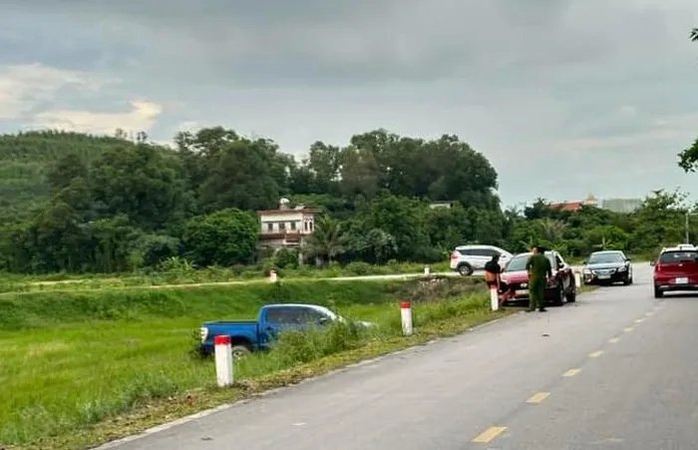 Đi xe bán tải tới nhà, đâm chết mẹ và vợ cũ- Ảnh 1. Đi xe bán tải tới nhà, đâm chết mẹ và vợ cũ- Ảnh 1.