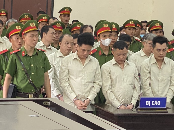CLIP: Gã thợ hồ ở Tiền Giang khiến nhiều cán bộ xã bị bắt- Ảnh 2. CLIP: Gã thợ hồ ở Tiền Giang khiến nhiều cán bộ xã bị bắt- Ảnh 2.