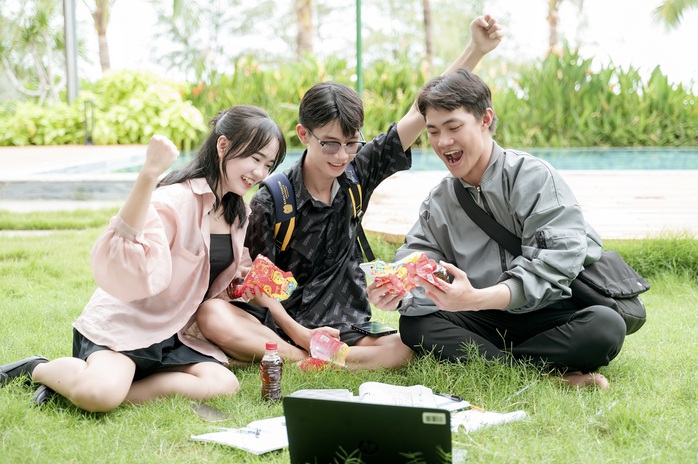 Không chỉ giúp thanh lọc cơ thể để bản thân tươi mát mỗi ngày trước tiệc tùng hay thời tiết nắng nóng kỷ lục mùa hè năm nay, người tiêu dùng còn dễ dàng trúng 9 miếng vàng SJC cùng hàng loạt giải thưởng giá trị khác khi uống Trà Thanh Nhiệt Dr Thanh trong 2 tháng tới Không chỉ giúp thanh lọc cơ thể để bản thân tươi mát mỗi ngày trước tiệc tùng hay thời tiết nắng nóng kỷ lục mùa hè năm nay, người tiêu dùng còn dễ dàng trúng 9 miếng vàng SJC cùng hàng loạt giải thưởng giá trị khác khi uống Trà Thanh Nhiệt Dr Thanh trong 2 tháng tới