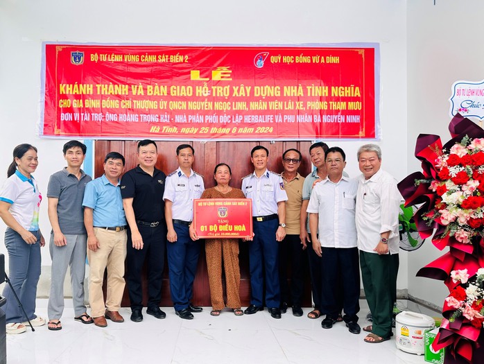 Bàn giao nhà tình nghĩa cho gia đình quân nhân khó khăn- Ảnh 1. Bàn giao nhà tình nghĩa cho gia đình quân nhân khó khăn- Ảnh 1.