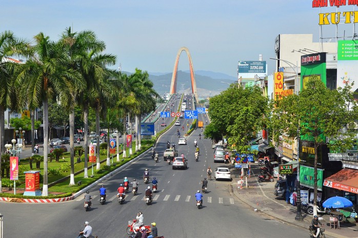Đà Nẵng phấn đấu đến năm 2030 sẽ trở thành một trong những trung tâm kinh tế - xã hội lớn của cả nước và Đông Nam Á Ảnh: HẢI ĐỊNH Đà Nẵng phấn đấu đến năm 2030 sẽ trở thành một trong những trung tâm kinh tế - xã hội lớn của cả nước và Đông Nam Á Ảnh: HẢI ĐỊNH