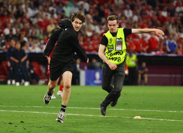 Euro 2024: Đan Mạch vào vòng 1/8 sau trận hòa không bàn thắng- Ảnh 4. Euro 2024: Đan Mạch vào vòng 1/8 sau trận hòa không bàn thắng- Ảnh 4.