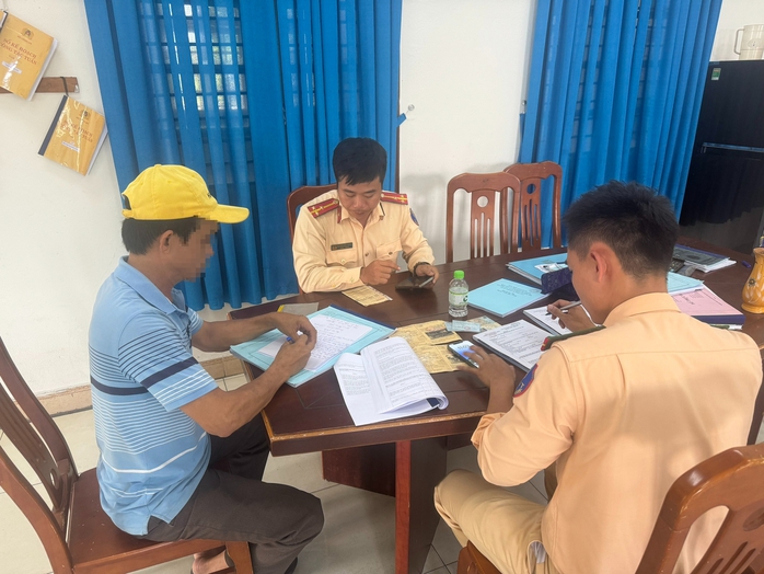 Tai nạn liên hoàn trên cầu Phú Mỹ- Ảnh 2. Tai nạn liên hoàn trên cầu Phú Mỹ- Ảnh 2.