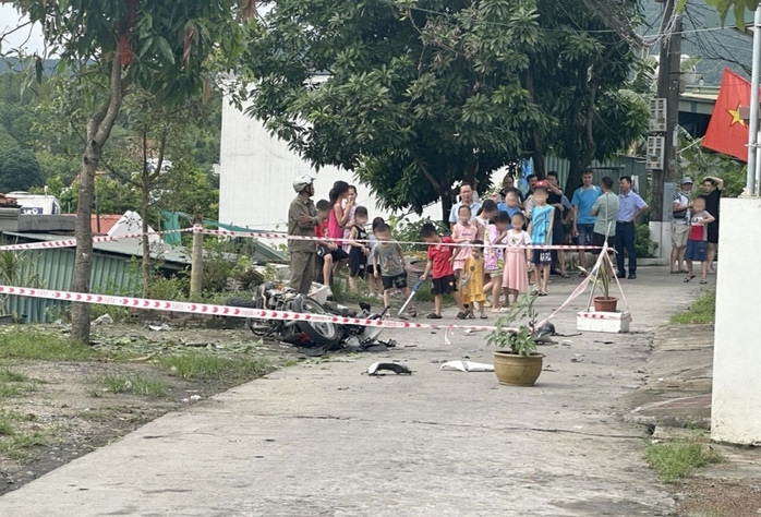 Đến đòi nợ, 2 người đàn ông bị chủ nhà ném mìn?- Ảnh 1. Đến đòi nợ, 2 người đàn ông bị chủ nhà ném mìn?- Ảnh 1.