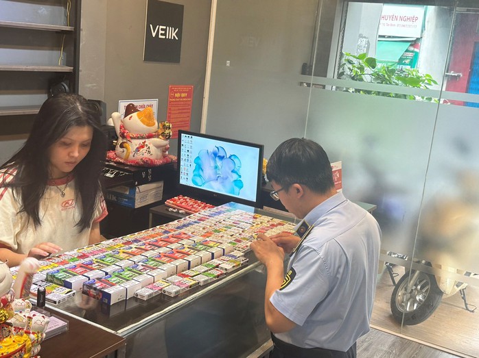 TP HCM: Thu giữ hơn 16.000 sản phẩm thuốc lá điện tử- Ảnh 1. TP HCM: Thu giữ hơn 16.000 sản phẩm thuốc lá điện tử- Ảnh 1.