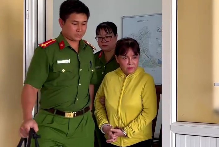 Bắt giữ 1 phụ nữ lập 22 dây hụi khống, chiếm đoạt hàng tỉ đồng- Ảnh 1. Bắt giữ 1 phụ nữ lập 22 dây hụi khống, chiếm đoạt hàng tỉ đồng- Ảnh 1.