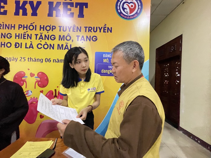 Giáo hội Phật giáo Việt Nam kêu gọi đăng ký hiến mô, tạng- Ảnh 2. Giáo hội Phật giáo Việt Nam kêu gọi đăng ký hiến mô, tạng- Ảnh 2.
