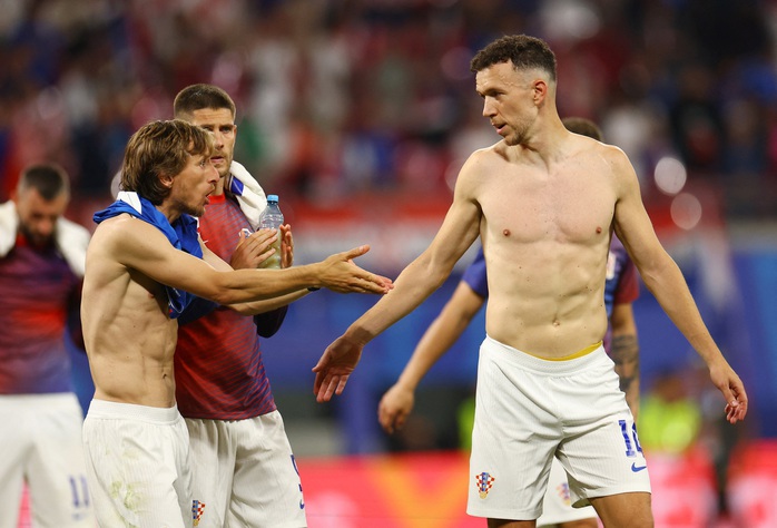 Luka Modric không giải nghệ dù Croatia bị loại khỏi Euro 2024- Ảnh 14. Luka Modric không giải nghệ dù Croatia bị loại khỏi Euro 2024- Ảnh 14.