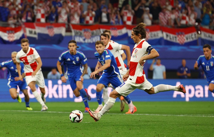 Luka Modric không giải nghệ dù Croatia bị loại khỏi Euro 2024- Ảnh 2. Luka Modric không giải nghệ dù Croatia bị loại khỏi Euro 2024- Ảnh 2.