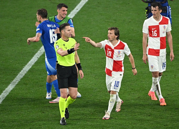 Luka Modric không giải nghệ dù Croatia bị loại khỏi Euro 2024- Ảnh 10. Luka Modric không giải nghệ dù Croatia bị loại khỏi Euro 2024- Ảnh 10.