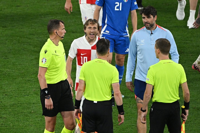 Luka Modric không giải nghệ dù Croatia bị loại khỏi Euro 2024- Ảnh 11. Luka Modric không giải nghệ dù Croatia bị loại khỏi Euro 2024- Ảnh 11.