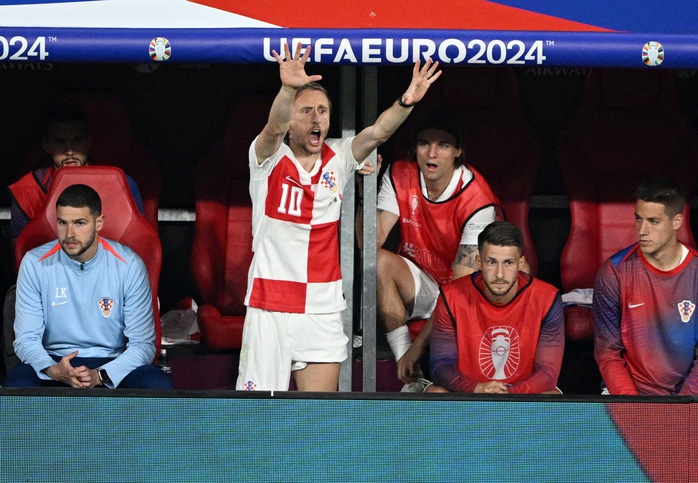 Luka Modric không giải nghệ dù Croatia bị loại khỏi Euro 2024- Ảnh 7. Luka Modric không giải nghệ dù Croatia bị loại khỏi Euro 2024- Ảnh 7.