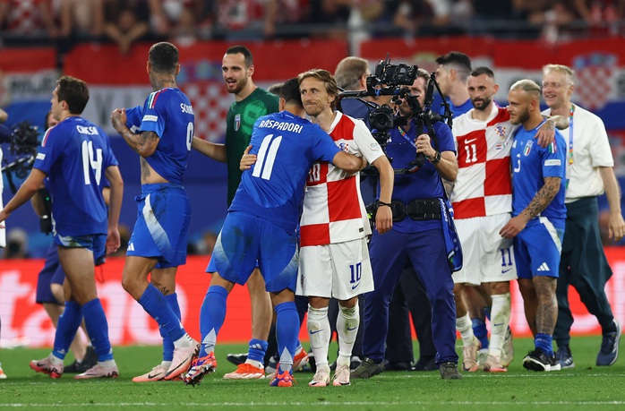 Luka Modric không giải nghệ dù Croatia bị loại khỏi Euro 2024- Ảnh 9. Luka Modric không giải nghệ dù Croatia bị loại khỏi Euro 2024- Ảnh 9.