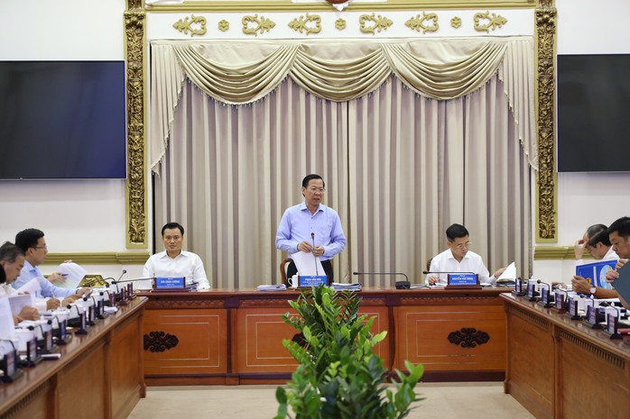 Chủ tịch UBND TP HCM giao quyền xử phạt vi phạm hành chính cho 5 Phó Chủ tịch- Ảnh 1. Chủ tịch UBND TP HCM giao quyền xử phạt vi phạm hành chính cho 5 Phó Chủ tịch- Ảnh 1.