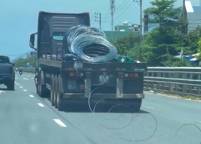 Tai nạn liên hoàn trên cầu Phú Mỹ- Ảnh 3. Tai nạn liên hoàn trên cầu Phú Mỹ- Ảnh 3.
