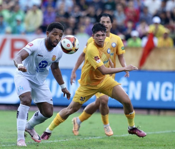 Nam Định vô địch V-League 2023-2024 sớm một vòng đấu- Ảnh 2. Nam Định vô địch V-League 2023-2024 sớm một vòng đấu- Ảnh 2.