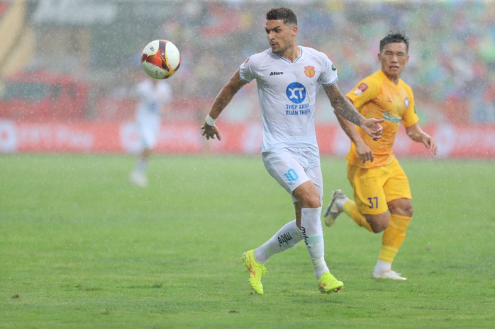 Nam Định vô địch V-League 2023-2024 sớm một vòng đấu- Ảnh 3. Nam Định vô địch V-League 2023-2024 sớm một vòng đấu- Ảnh 3.