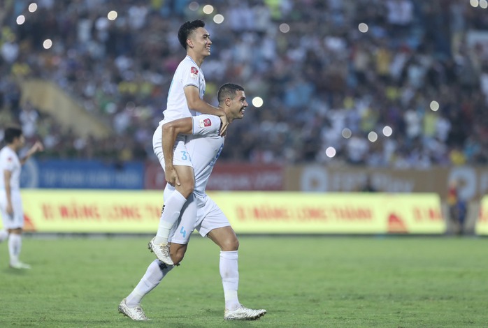 Nam Định vô địch V-League 2023-2024 sớm một vòng đấu- Ảnh 8. Nam Định vô địch V-League 2023-2024 sớm một vòng đấu- Ảnh 8.
