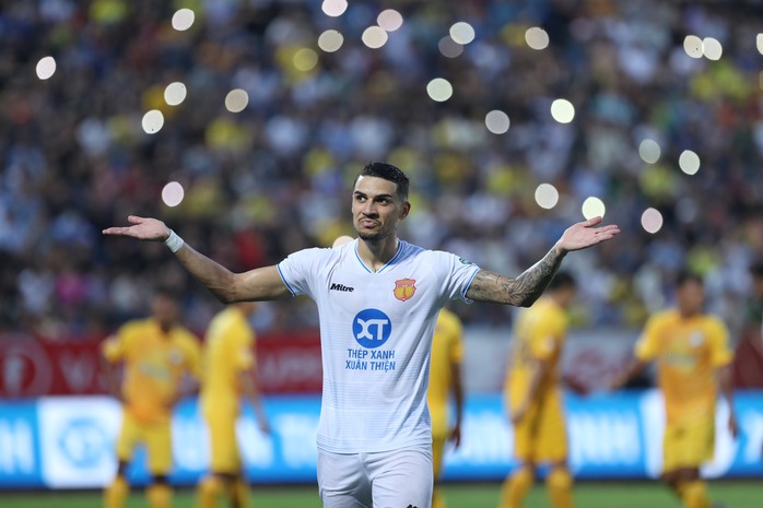 Nam Định vô địch V-League 2023-2024 sớm một vòng đấu- Ảnh 7. Nam Định vô địch V-League 2023-2024 sớm một vòng đấu- Ảnh 7.