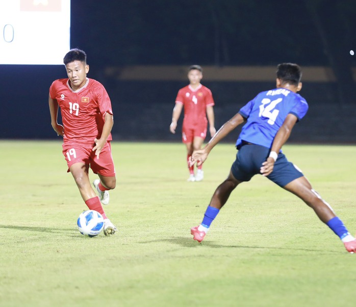 U16 Việt Nam bị U16 Campuchia cầm chân- Ảnh 1. U16 Việt Nam bị U16 Campuchia cầm chân- Ảnh 1.