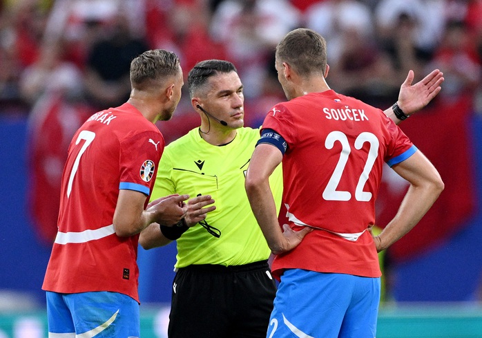 Euro 2024: Thắng ở phút bù giờ, Thổ Nhĩ Kỳ vào vòng 1/8- Ảnh 3. Euro 2024: Thắng ở phút bù giờ, Thổ Nhĩ Kỳ vào vòng 1/8- Ảnh 3.