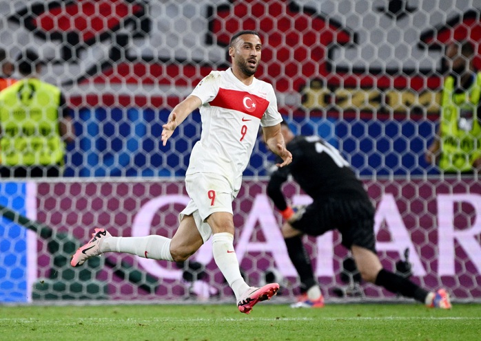 Euro 2024: Thắng ở phút bù giờ, Thổ Nhĩ Kỳ vào vòng 1/8- Ảnh 5. Euro 2024: Thắng ở phút bù giờ, Thổ Nhĩ Kỳ vào vòng 1/8- Ảnh 5.