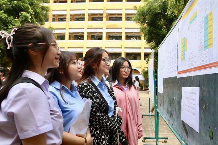 Hơn 1 triệu thí sinh bắt đầu làm thủ tục dự thi tốt nghiệp- Ảnh 1. Hơn 1 triệu thí sinh bắt đầu làm thủ tục dự thi tốt nghiệp- Ảnh 1.
