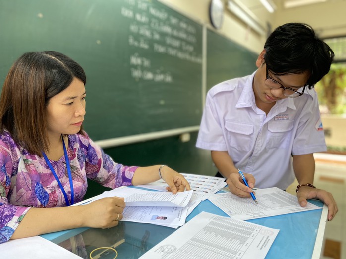 Hơn 1 triệu thí sinh bắt đầu làm thủ tục dự thi tốt nghiệp- Ảnh 4. Hơn 1 triệu thí sinh bắt đầu làm thủ tục dự thi tốt nghiệp- Ảnh 4.