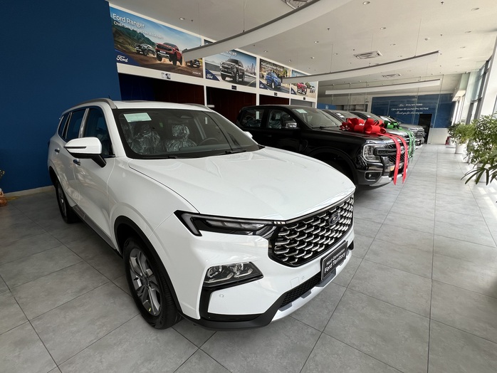 Giá ô tô sẽ còn bao nhiêu khi giảm 50% lệ phí trước bạ?- Ảnh 1. Giá ô tô sẽ còn bao nhiêu khi giảm 50% lệ phí trước bạ?- Ảnh 1.
