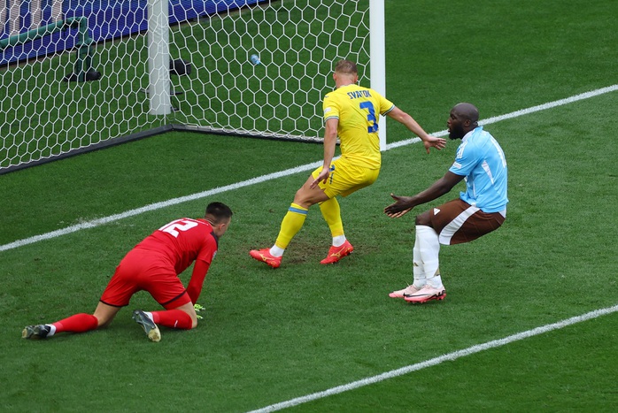 Euro 2024: Chia điểm Bỉ ở Stuttgart, Ukraine lên đường về nước sớm- Ảnh 2. Euro 2024: Chia điểm Bỉ ở Stuttgart, Ukraine lên đường về nước sớm- Ảnh 2.