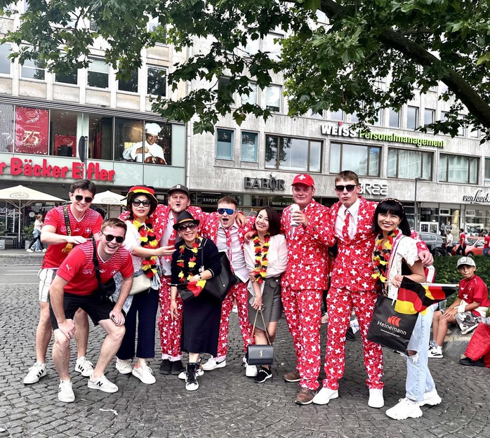 Euro 2024: Niềm vui cùng nhau đi cổ động bóng đá- Ảnh 1. Euro 2024: Niềm vui cùng nhau đi cổ động bóng đá- Ảnh 1.