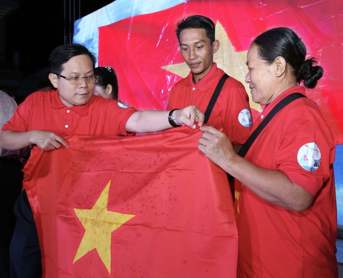 "Tự hào cờ Tổ quốc" – Chương trình đong đầy ý nghĩa- Ảnh 3. "Tự hào cờ Tổ quốc" – Chương trình đong đầy ý nghĩa- Ảnh 3.