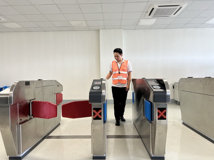 Phát hành 600.000 thẻ đi tàu metro số 1 khi khai thác thương mại- Ảnh 2. Phát hành 600.000 thẻ đi tàu metro số 1 khi khai thác thương mại- Ảnh 2.