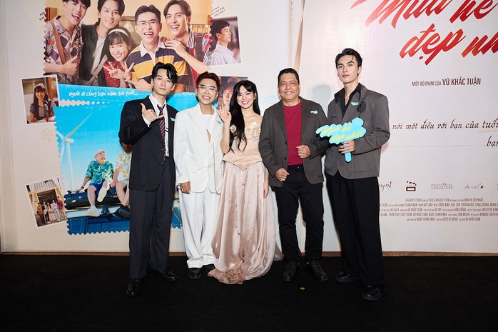 Cẩm Ly, Thu Trang tụ hội mừng NSND Thanh Nam, Hồng Ánh- Ảnh 6. Cẩm Ly, Thu Trang tụ hội mừng NSND Thanh Nam, Hồng Ánh- Ảnh 6.