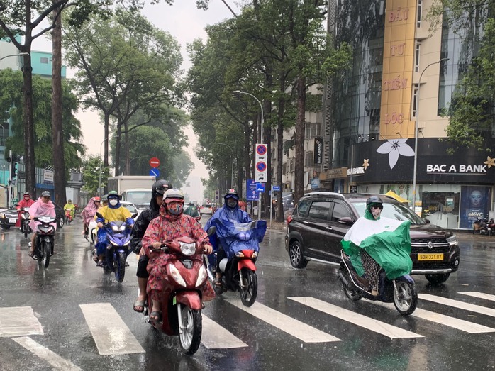 TP HCM mưa dông nhiều nơi- Ảnh 1. TP HCM mưa dông nhiều nơi- Ảnh 1.