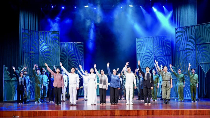 Vở “Hai người mẹ” thắng lớn, NSND Trịnh Kim Chi xúc động chúc mừng Cát Tường, Đào Vân Anh- Ảnh 1. Vở “Hai người mẹ” thắng lớn, NSND Trịnh Kim Chi xúc động chúc mừng Cát Tường, Đào Vân Anh- Ảnh 1.