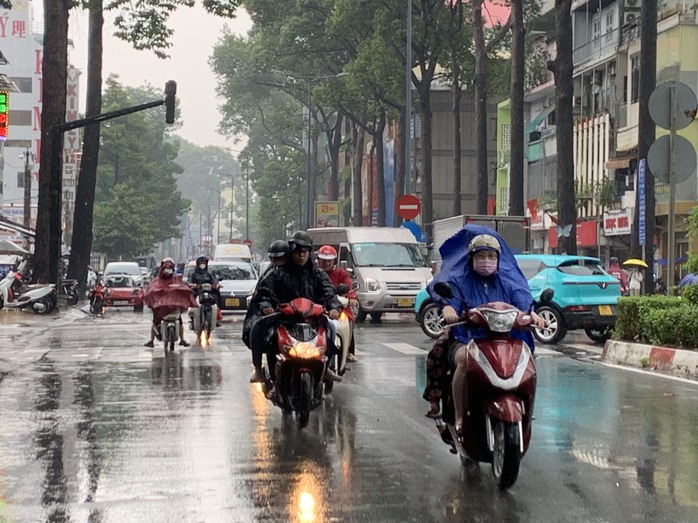 TP HCM mưa dông nhiều nơi- Ảnh 2. TP HCM mưa dông nhiều nơi- Ảnh 2.