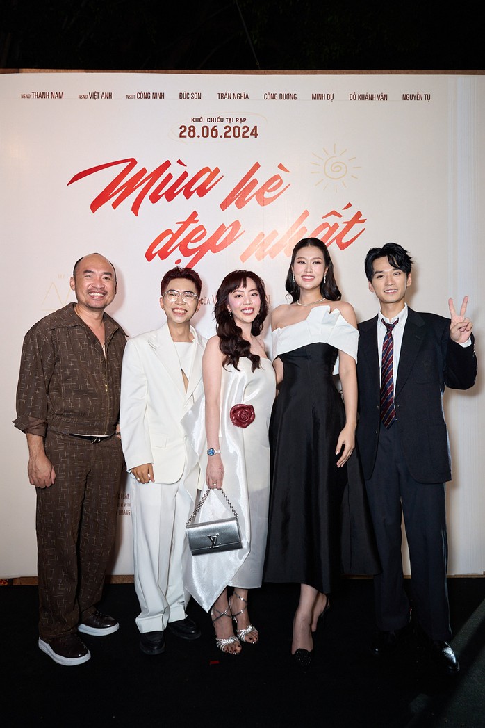 Cẩm Ly, Thu Trang tụ hội mừng NSND Thanh Nam, Hồng Ánh- Ảnh 2. Cẩm Ly, Thu Trang tụ hội mừng NSND Thanh Nam, Hồng Ánh- Ảnh 2.