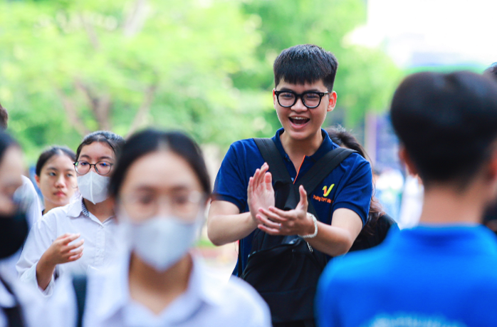 Bộ GD-ĐT nói gì về thông tin "trúng tủ" đề thi ngữ văn?- Ảnh 4. Bộ GD-ĐT nói gì về thông tin "trúng tủ" đề thi ngữ văn?- Ảnh 4.