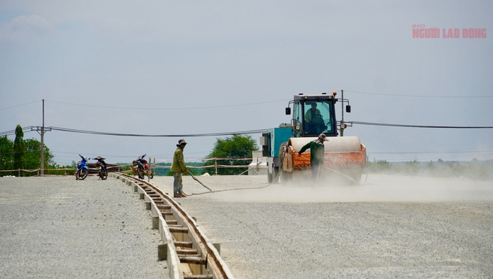 Cận cảnh cao tốc Biên Hòa - Vũng Tàu sau 1 năm bấm nút khởi công- Ảnh 7. Cận cảnh cao tốc Biên Hòa - Vũng Tàu sau 1 năm bấm nút khởi công- Ảnh 7.