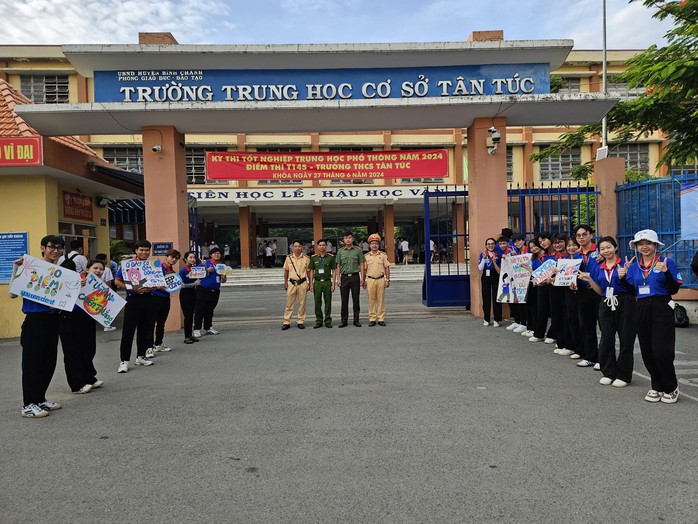 CSGT TP HCM và những việc làm ý nghĩa sáng 27-6- Ảnh 5. CSGT TP HCM và những việc làm ý nghĩa sáng 27-6- Ảnh 5.