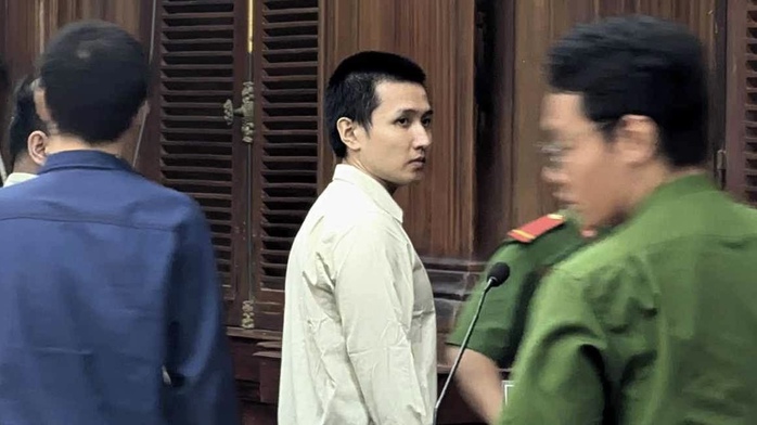 Hoãn xét xử cựu trung uý Công an quận 11- Ảnh 1. Hoãn xét xử cựu trung uý Công an quận 11- Ảnh 1.