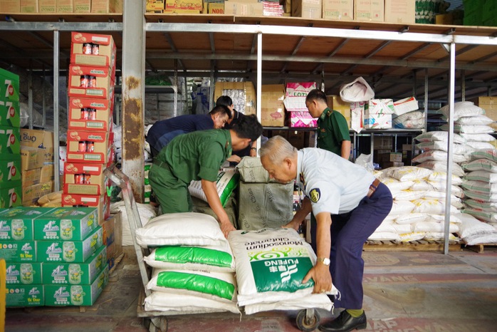 Bà Rịa - Vũng Tàu: Phát hiện 7 tấn đường, bột ngọt không có hóa đơn- Ảnh 1.