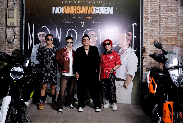 Ban nhạc rock hát nhạc về trẻ em- Ảnh 2. Ban nhạc rock hát nhạc về trẻ em- Ảnh 2.