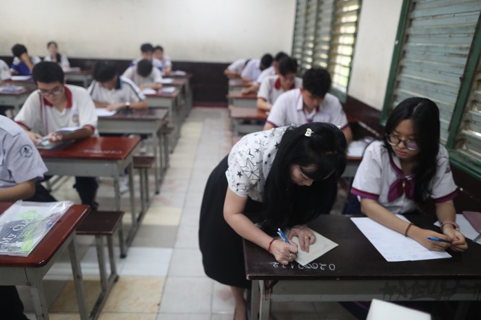 Hình ảnh “đốn tim” trước cổng trường ở TP HCM- Ảnh 5. Hình ảnh “đốn tim” trước cổng trường ở TP HCM- Ảnh 5.