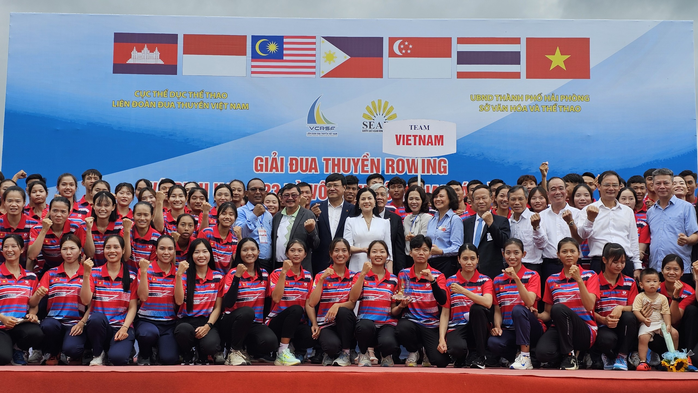 260 VĐV tham gia giải đua thuyền Rowing Vô địch Đông Nam Á 2024- Ảnh 2. 260 VĐV tham gia giải đua thuyền Rowing Vô địch Đông Nam Á 2024- Ảnh 2.