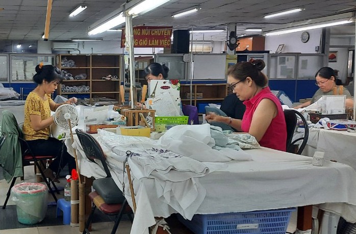 Công nhân Công ty TNHH May thêu Hà Giang luôn được doanh nghiệp quan tâm, chia sẻ khó khăn Công nhân Công ty TNHH May thêu Hà Giang luôn được doanh nghiệp quan tâm, chia sẻ khó khăn