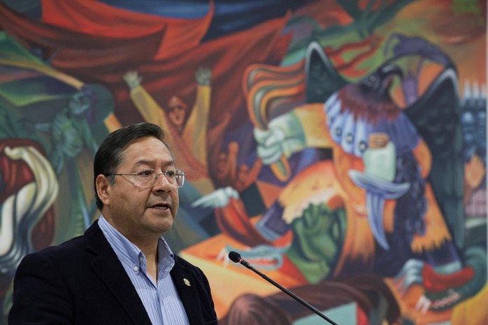 Tổng thống Bolivia Luis Arce tham dự cuộc họp báo ở sau cuộc đảo chính bất thành của tướng Juan Jose Zuniga. Ảnh: Reuters Tổng thống Bolivia Luis Arce tham dự cuộc họp báo ở sau cuộc đảo chính bất thành của tướng Juan Jose Zuniga. Ảnh: Reuters