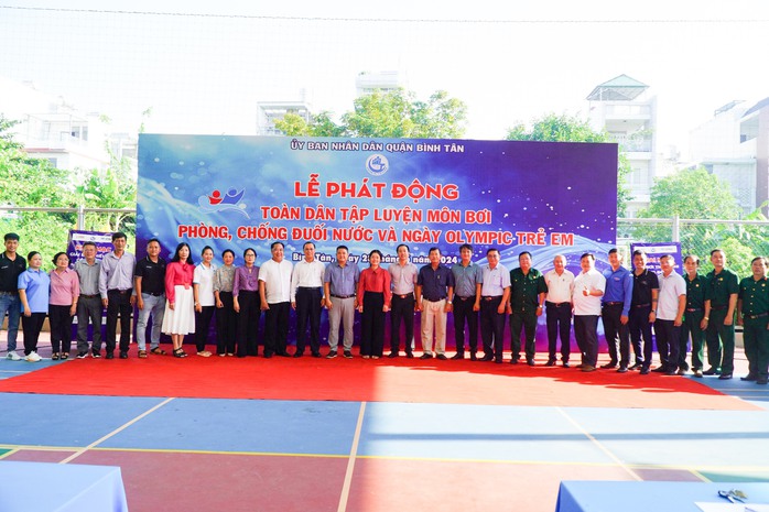 Quận Bình Tân phổ cập bơi và phòng chống đuối nước với Giải bơi thiêu nhi "Chú ếch xanh"- Ảnh 4. Quận Bình Tân phổ cập bơi và phòng chống đuối nước với Giải bơi thiêu nhi "Chú ếch xanh"- Ảnh 4.