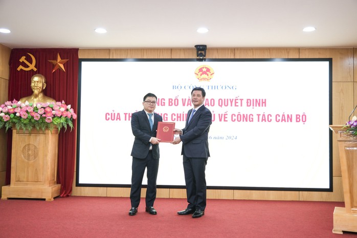 Bộ Công Thương có tân Thứ trưởng 52 tuổi- Ảnh 1. Bộ Công Thương có tân Thứ trưởng 52 tuổi- Ảnh 1.